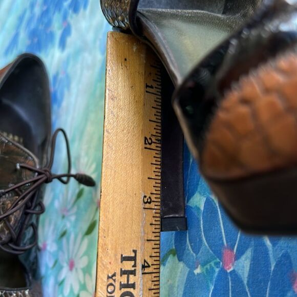 Stuart Weitzman Mixed Leather Tuxedo Lace Up Heels - 8 M (?) - Picture 16 of 16